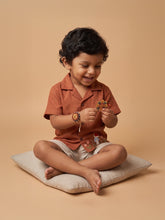 Load image into Gallery viewer, Eco-friendly Rakhi Gift Box for Boys | Snail Trail and Lion