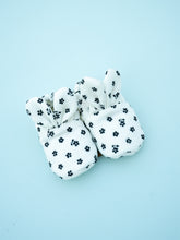 Load image into Gallery viewer, Midnight Bloom Newborn Baby Hamper| Black Floral