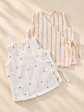 गैलरी व्यूवर में इमेज लोड करें, Block Printed Muslin Jablas for Newborns | Polka &amp; Stripe
