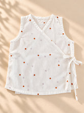 गैलरी व्यूवर में इमेज लोड करें, Block Printed Muslin Jablas for Newborns | Polka &amp; Stripe
