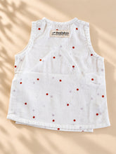 गैलरी व्यूवर में इमेज लोड करें, Block Printed Muslin Jablas for Newborns | Polka &amp; Stripe

