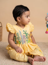 गैलरी व्यूवर में इमेज लोड करें, Jamna Set Girls | Chanderi Silk | Yellow
