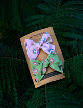 Load image into Gallery viewer, Elegant Knot Combo Hair Clips for Girls | Green and Pink
