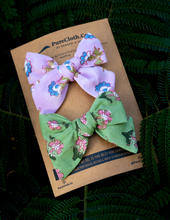 Load image into Gallery viewer, Elegant Knot Combo Hair Clips for Girls | Green and Pink
