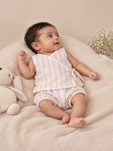 गैलरी व्यूवर में इमेज लोड करें, Block Printed Muslin Jablas for Newborns | Polka &amp; Stripe
